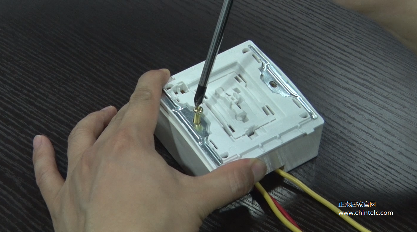 一開(kāi)雙控開(kāi)關(guān)怎么接線？一開(kāi)雙控開(kāi)關(guān)接線圖示5