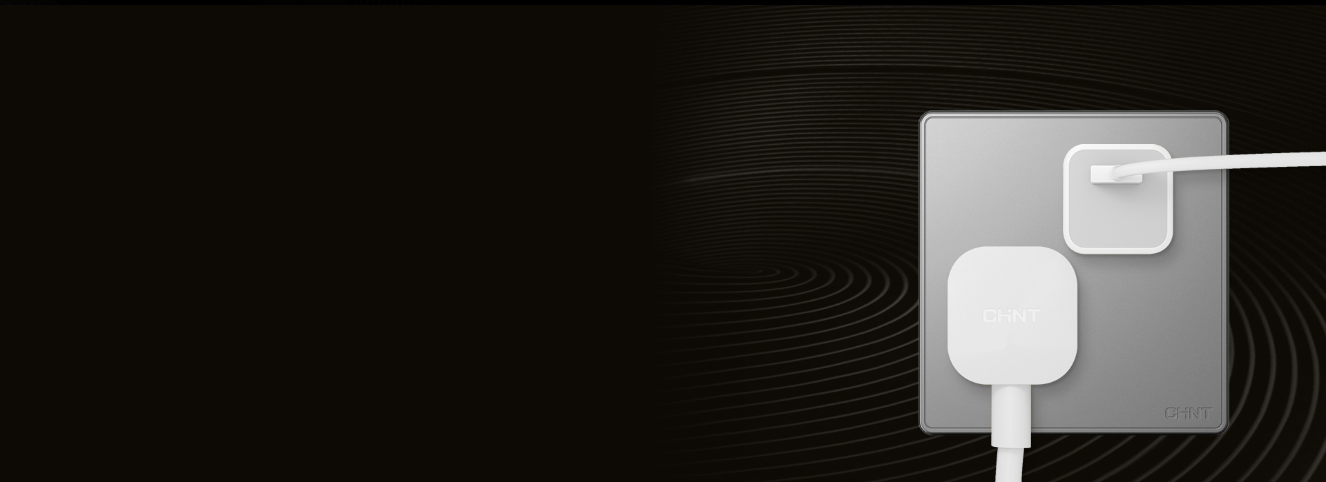 大孔距，插頭不打架 大中心孔距，滿足兩...