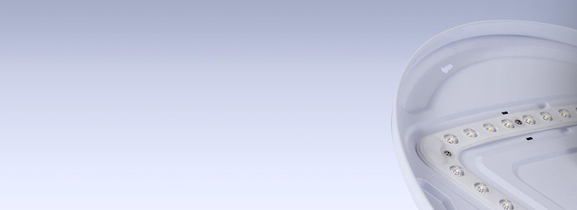 五金底盤，結實耐用壽命長
 正泰照明吸頂...