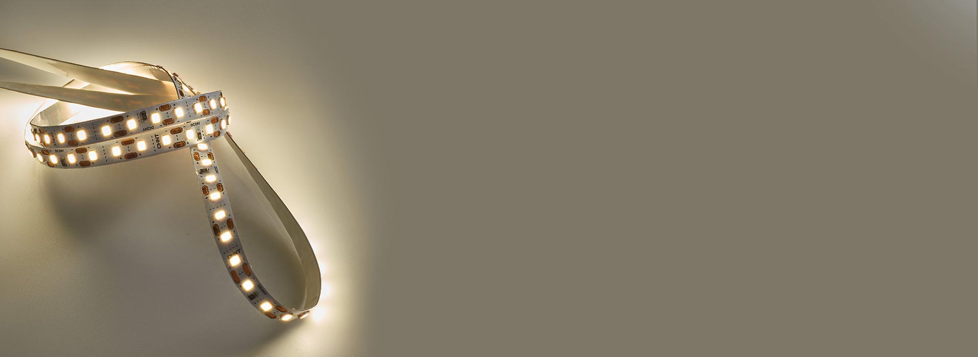 韌性強，耐彎耐折
 易彎曲，可根據復雜場...