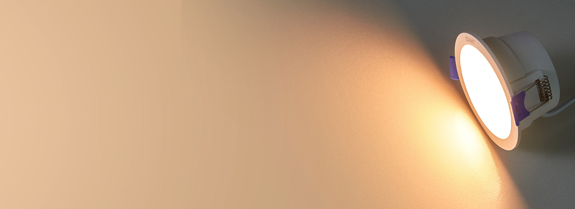 深藏式光源，深防眩護眼
 光源深藏，減少...