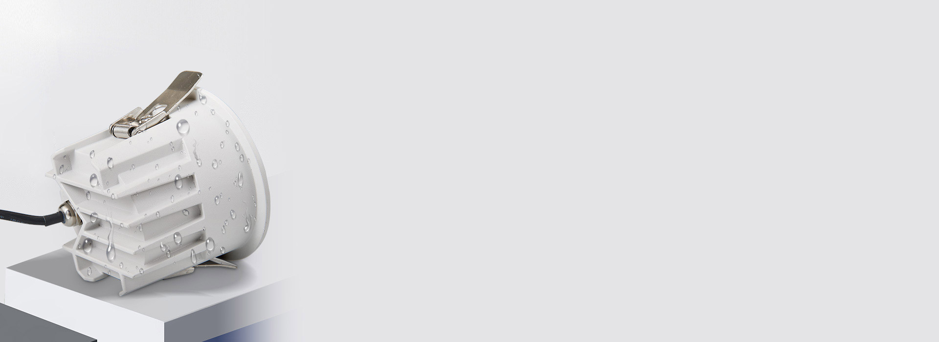 IP54級(jí)防水防塵 一體化燈體，強(qiáng)防水...