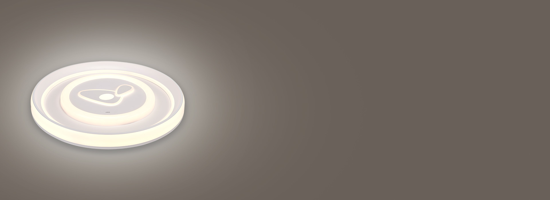 光線均勻，柔和迷人 光學燈罩，透光率高...